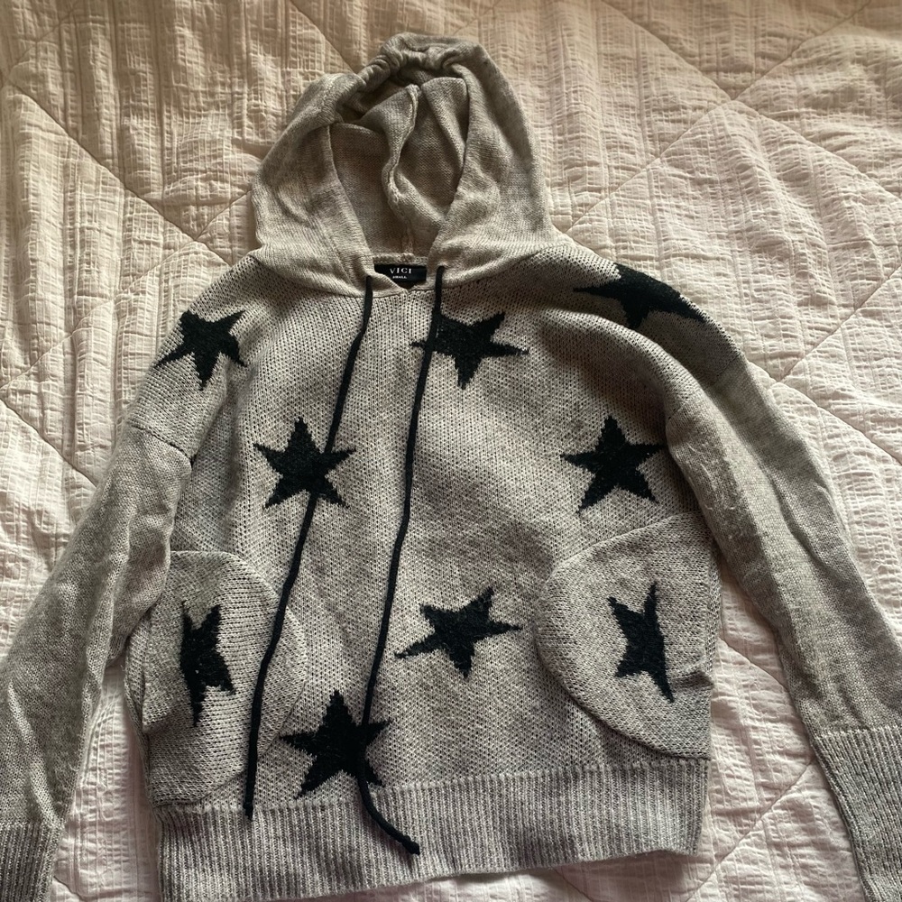 VICI SWEATER WITH POCKETS AND HOOD size small